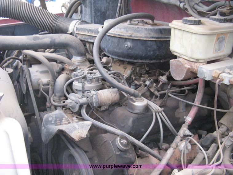 image for item H5435 1984 Ford F600G flatbed truck