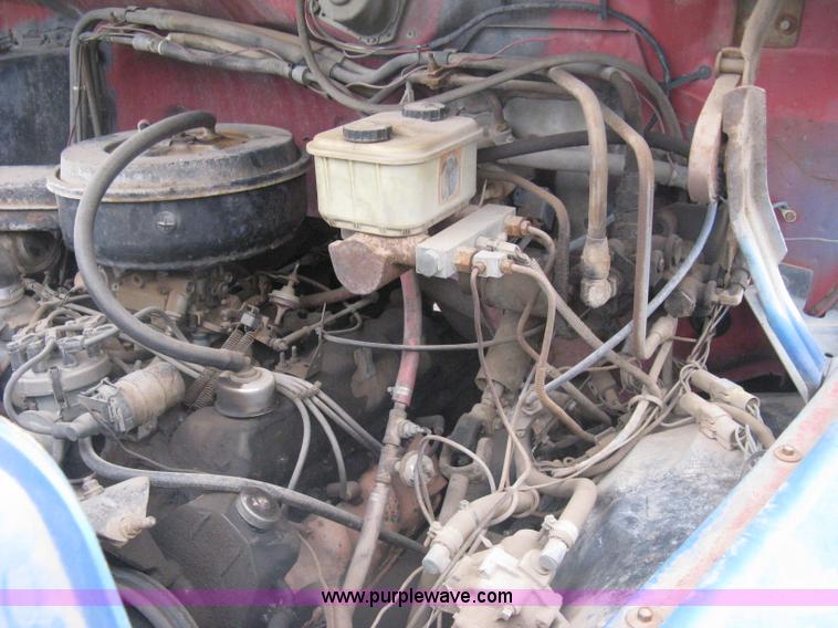 image for item H5435 1984 Ford F600G flatbed truck