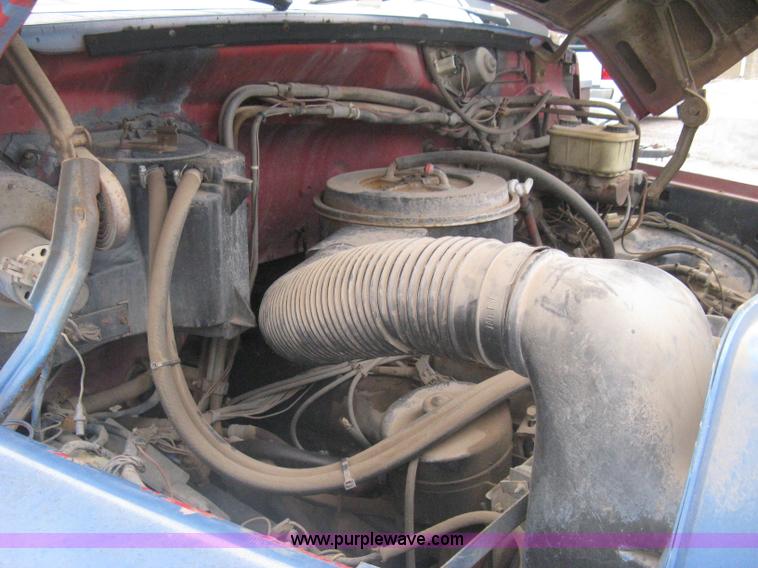 image for item H5435 1984 Ford F600G flatbed truck