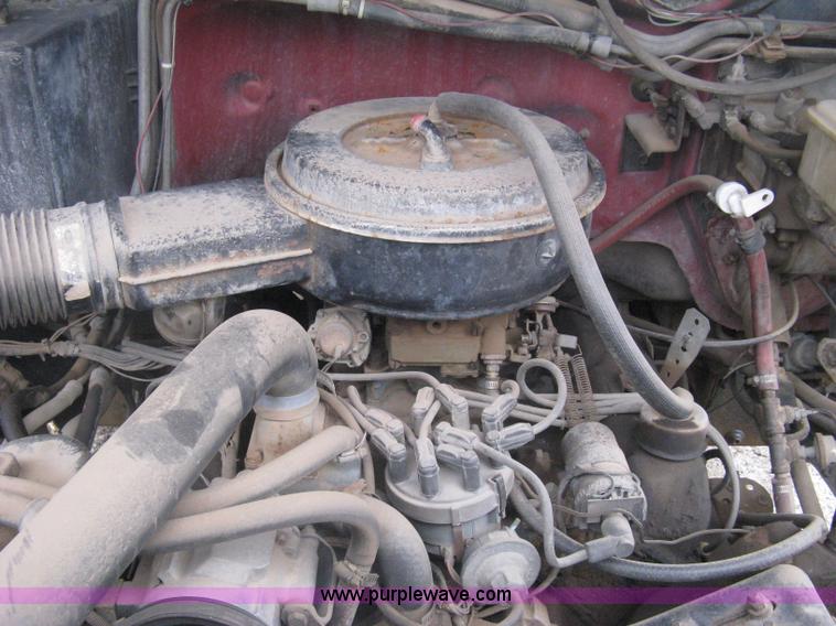 image for item H5435 1984 Ford F600G flatbed truck