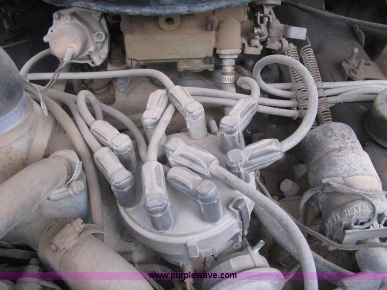 image for item H5435 1984 Ford F600G flatbed truck