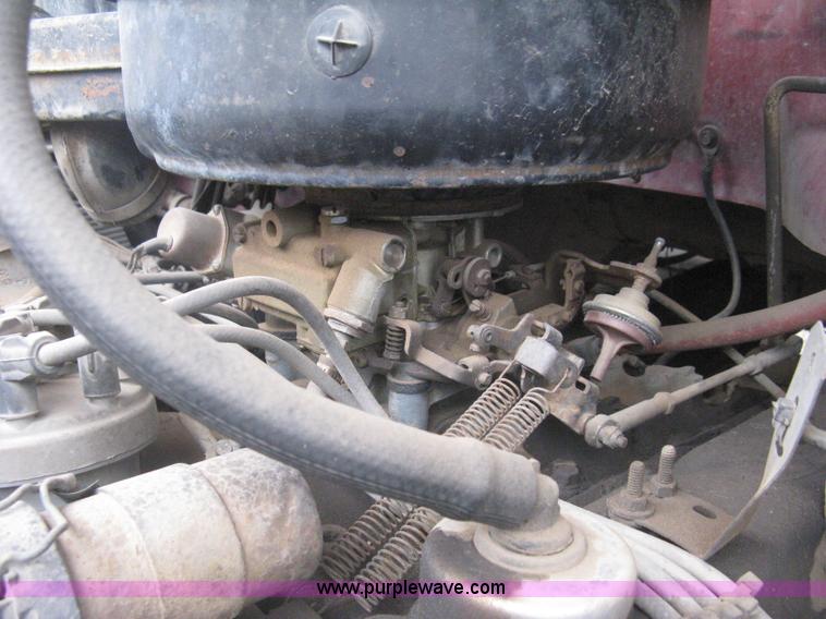 image for item H5435 1984 Ford F600G flatbed truck