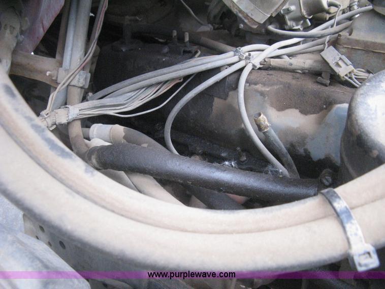 image for item H5435 1984 Ford F600G flatbed truck