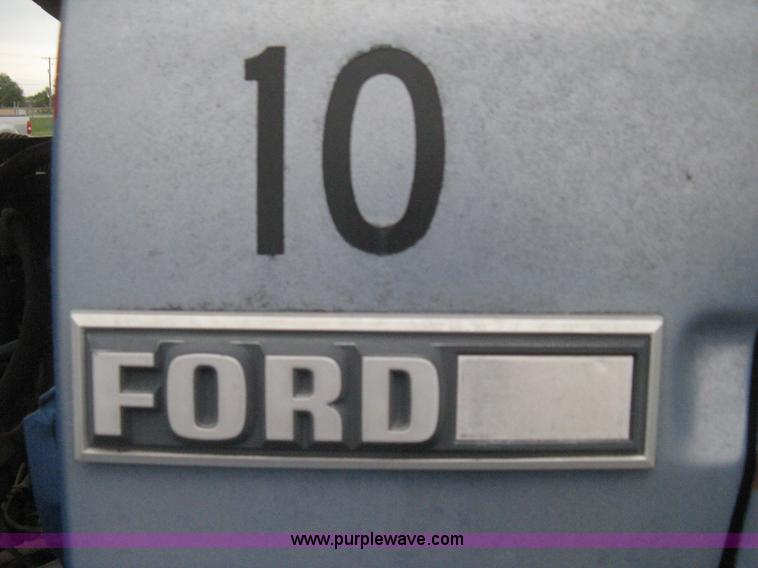 image for item H5435 1984 Ford F600G flatbed truck