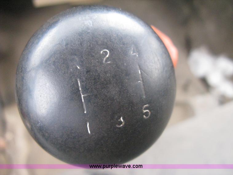 image for item H5435 1984 Ford F600G flatbed truck