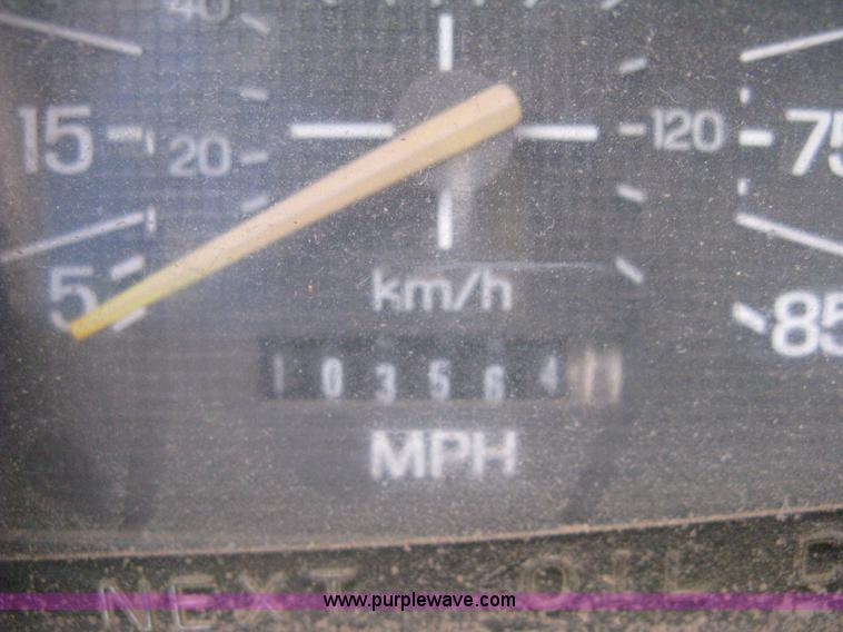 image for item H5435 1984 Ford F600G flatbed truck