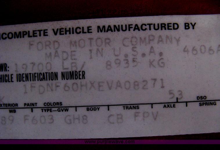 image for item H5435 1984 Ford F600G flatbed truck