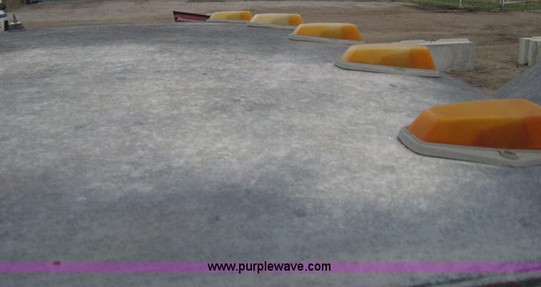 image for item H5435 1984 Ford F600G flatbed truck