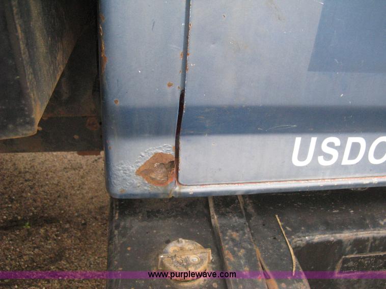 image for item H5435 1984 Ford F600G flatbed truck