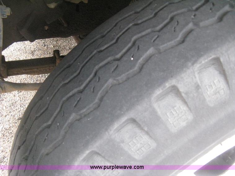 image for item H5435 1984 Ford F600G flatbed truck