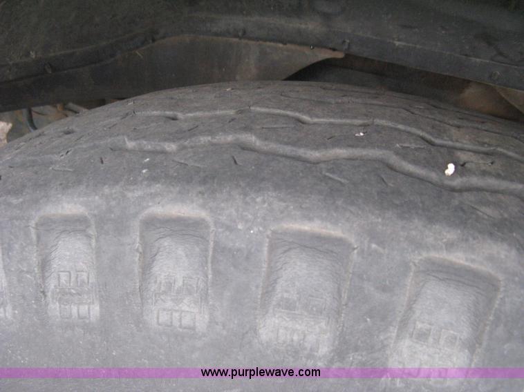 image for item H5435 1984 Ford F600G flatbed truck