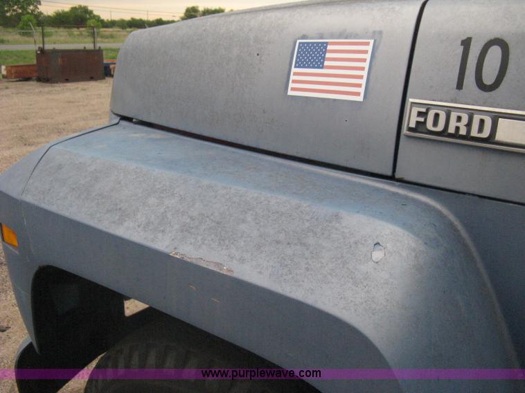 image for item H5435 1984 Ford F600G flatbed truck