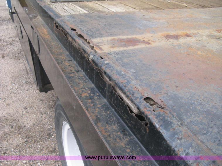 image for item H5435 1984 Ford F600G flatbed truck