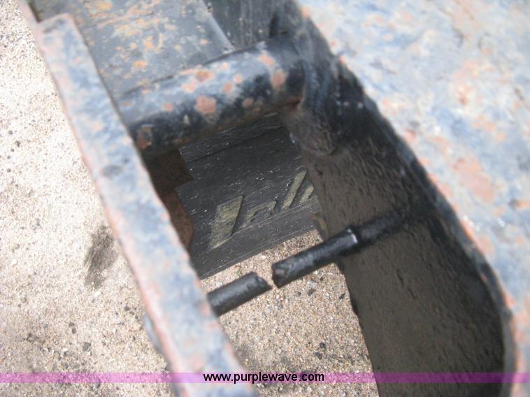 image for item H5435 1984 Ford F600G flatbed truck