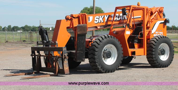 image for item H5643 2000 SkyTrak 10542 Legacy Series telehandler