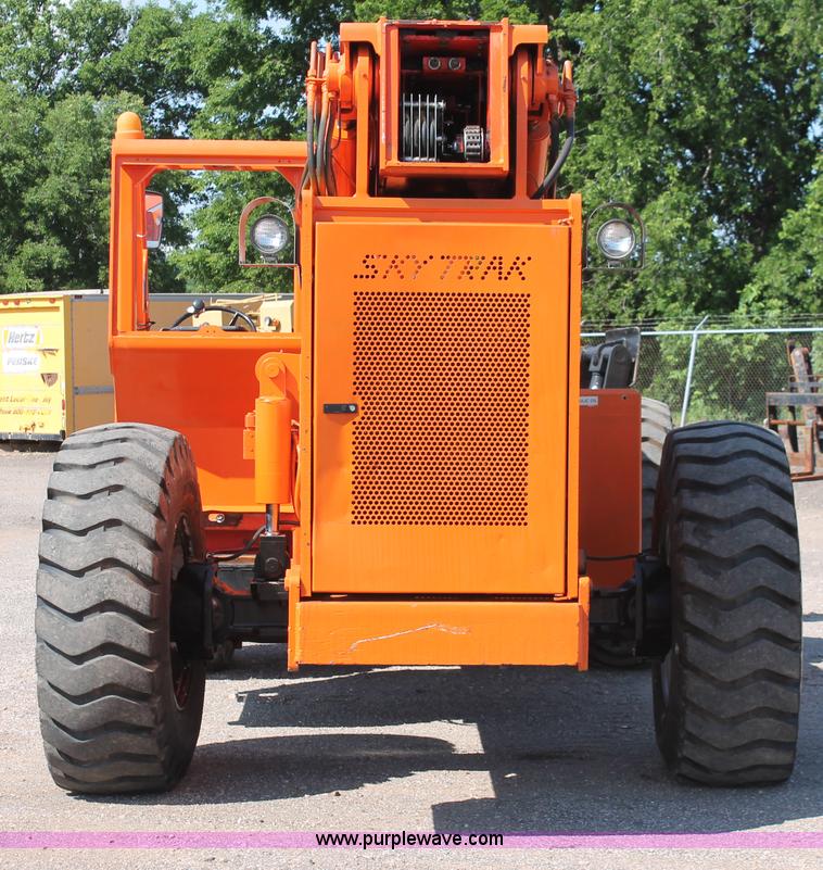 image for item H5643 2000 SkyTrak 10542 Legacy Series telehandler