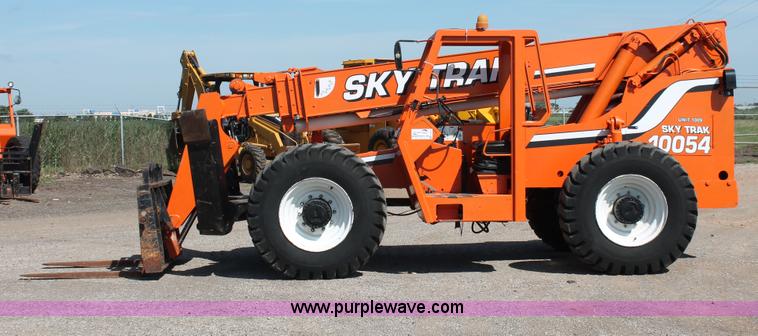 image for item H5643 2000 SkyTrak 10542 Legacy Series telehandler