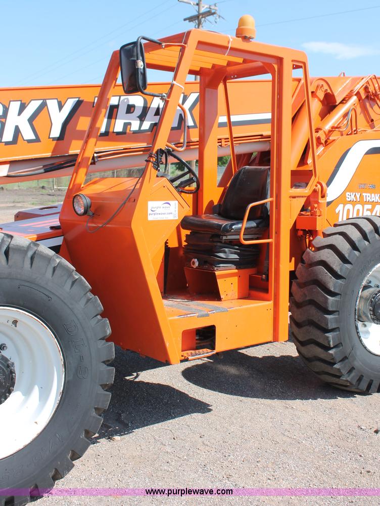 image for item H5643 2000 SkyTrak 10542 Legacy Series telehandler