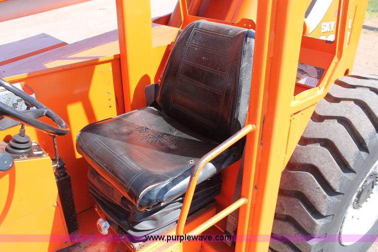 image for item H5643 2000 SkyTrak 10542 Legacy Series telehandler
