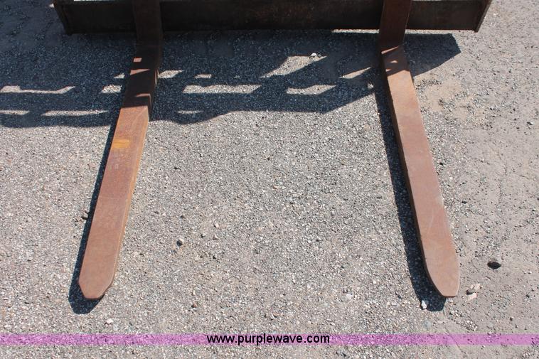 image for item H5643 2000 SkyTrak 10542 Legacy Series telehandler