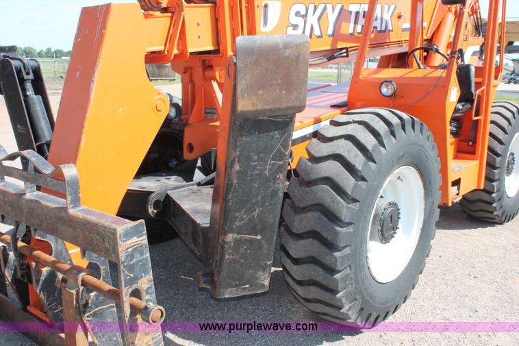 image for item H5643 2000 SkyTrak 10542 Legacy Series telehandler