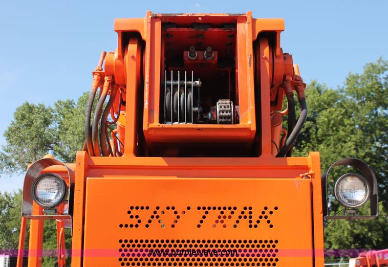 image for item H5643 2000 SkyTrak 10542 Legacy Series telehandler