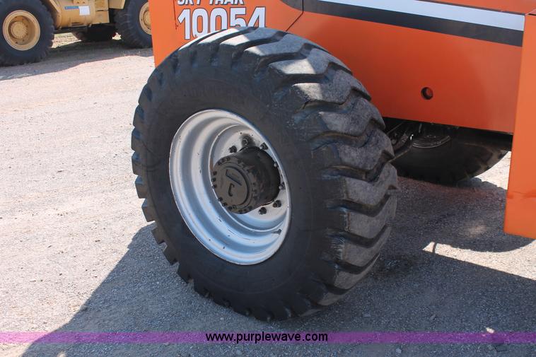 image for item H5643 2000 SkyTrak 10542 Legacy Series telehandler