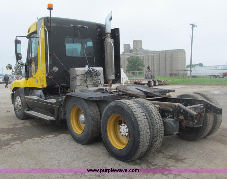 image for item H8999 1999 Freightliner FLC120 semi truck