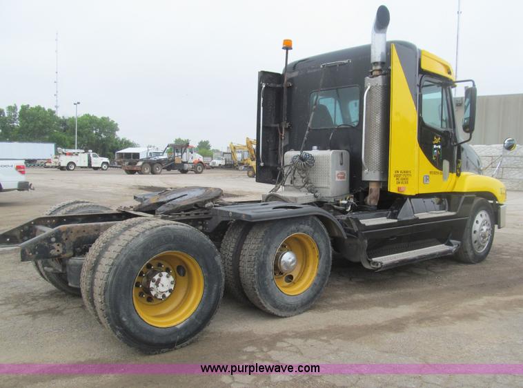 image for item H8999 1999 Freightliner FLC120 semi truck