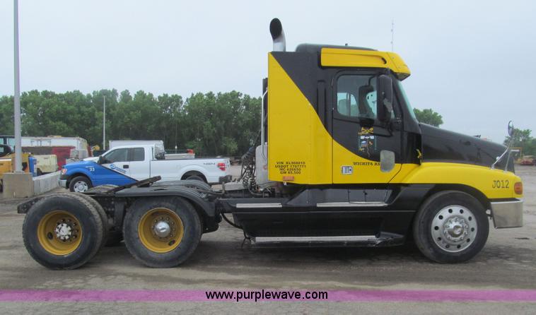 image for item H8999 1999 Freightliner FLC120 semi truck