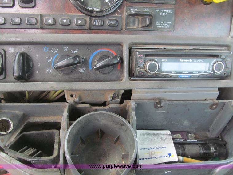 image for item H8999 1999 Freightliner FLC120 semi truck