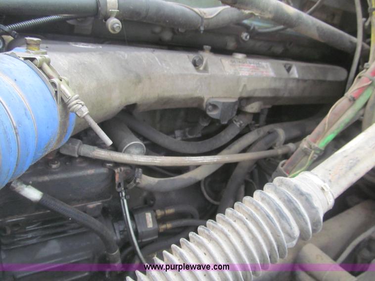 image for item H8999 1999 Freightliner FLC120 semi truck