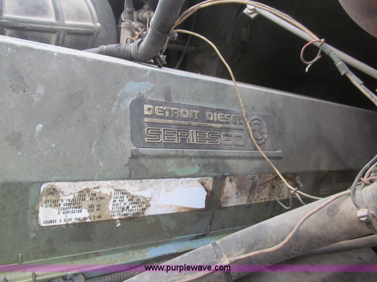 image for item H8999 1999 Freightliner FLC120 semi truck