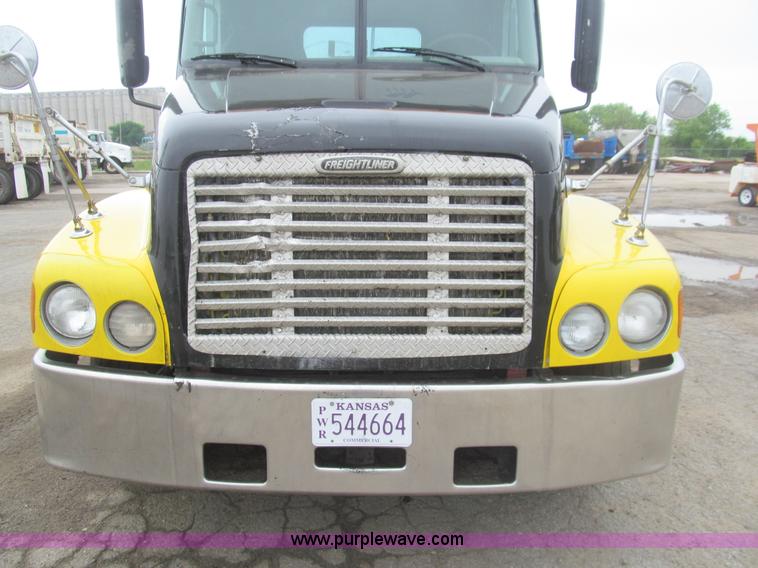 image for item H8999 1999 Freightliner FLC120 semi truck