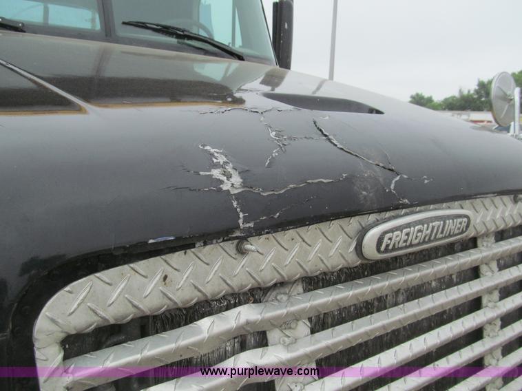 image for item H8999 1999 Freightliner FLC120 semi truck