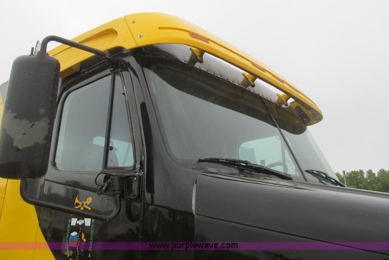 image for item H8999 1999 Freightliner FLC120 semi truck