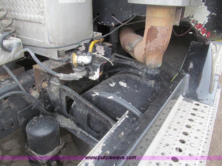 image for item H8999 1999 Freightliner FLC120 semi truck