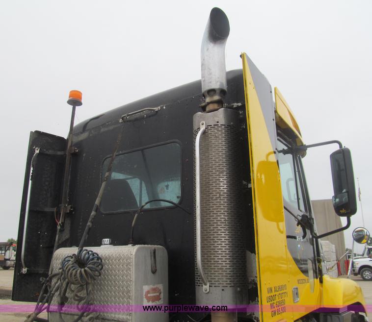 image for item H8999 1999 Freightliner FLC120 semi truck