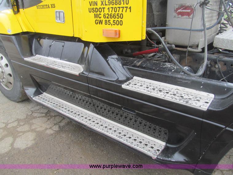 image for item H8999 1999 Freightliner FLC120 semi truck