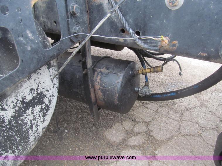 image for item H8999 1999 Freightliner FLC120 semi truck