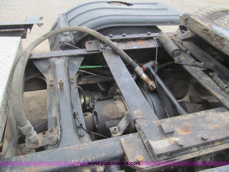 image for item H8999 1999 Freightliner FLC120 semi truck