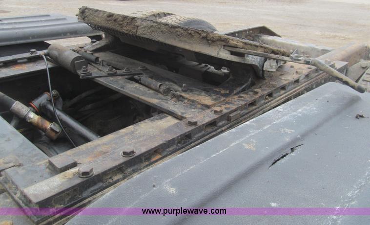 image for item H8999 1999 Freightliner FLC120 semi truck