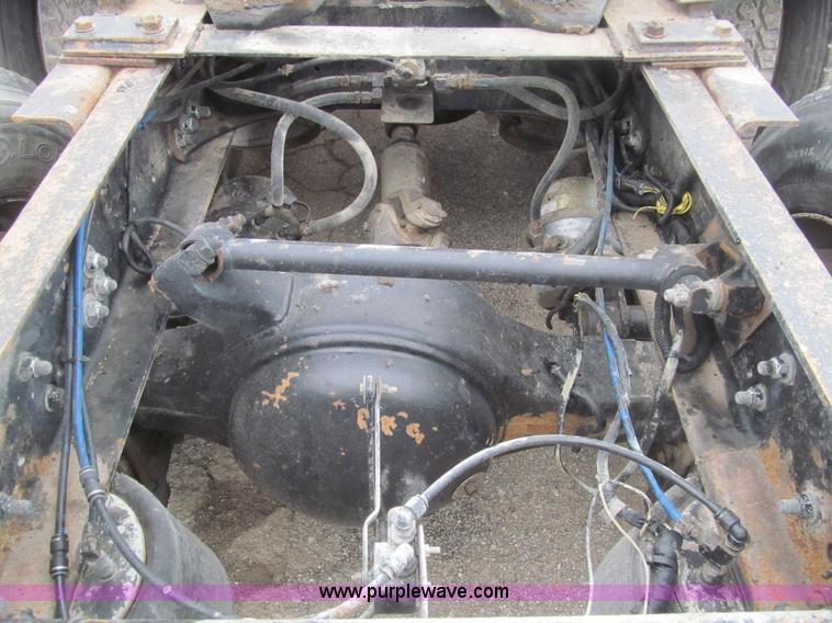 image for item H8999 1999 Freightliner FLC120 semi truck