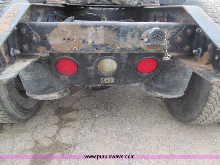 image for item H8999 1999 Freightliner FLC120 semi truck