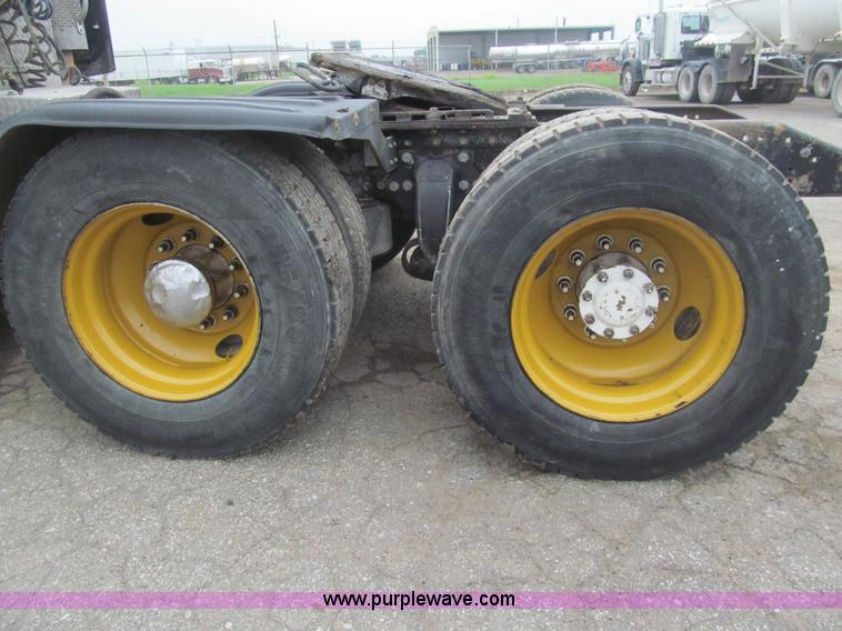 image for item H8999 1999 Freightliner FLC120 semi truck