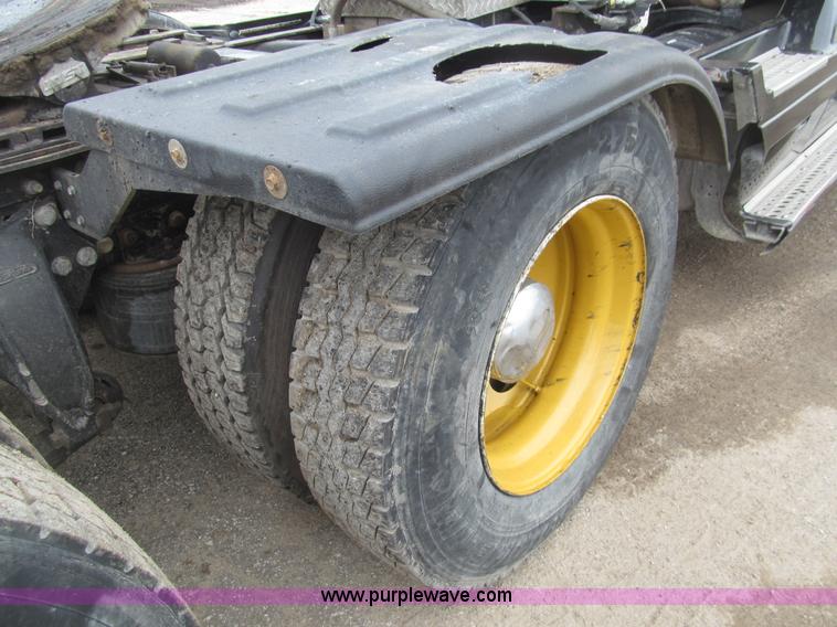 image for item H8999 1999 Freightliner FLC120 semi truck