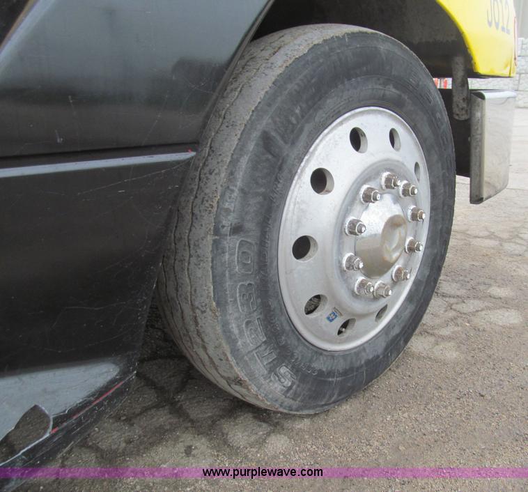 image for item H8999 1999 Freightliner FLC120 semi truck