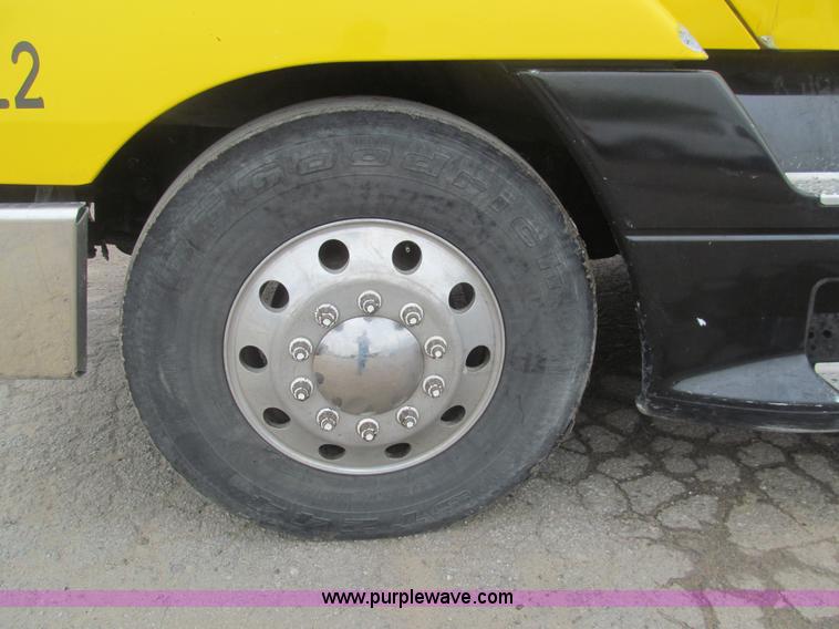 image for item H8999 1999 Freightliner FLC120 semi truck