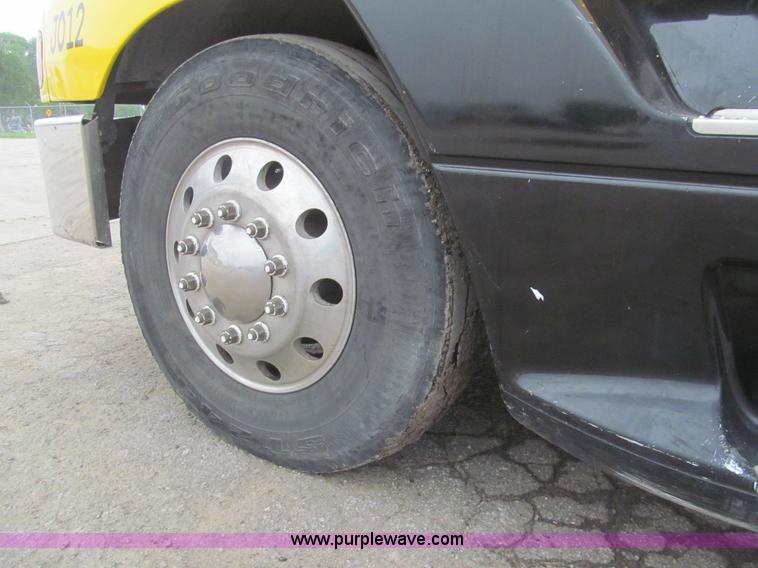 image for item H8999 1999 Freightliner FLC120 semi truck