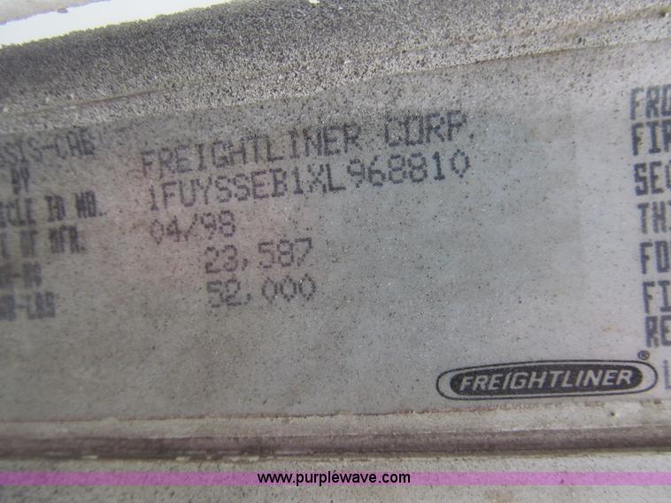 image for item H8999 1999 Freightliner FLC120 semi truck
